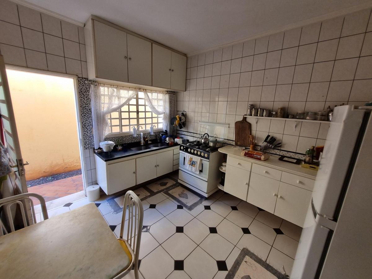 Casa à venda com 4 quartos, 360m² - Foto 8