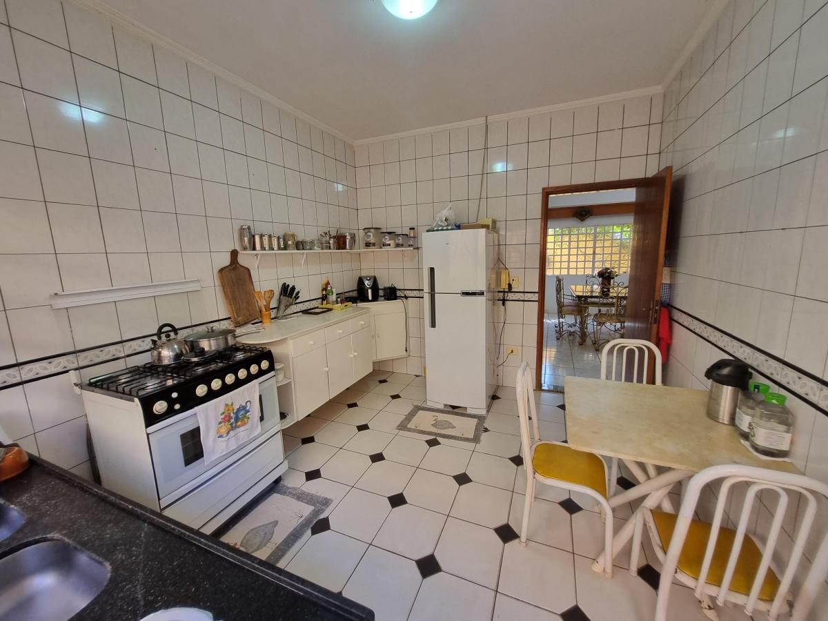 Casa à venda com 4 quartos, 360m² - Foto 9