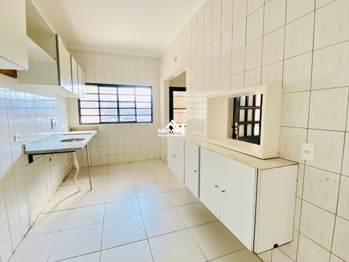 Casa à venda com 2 quartos, 300m² - Foto 6