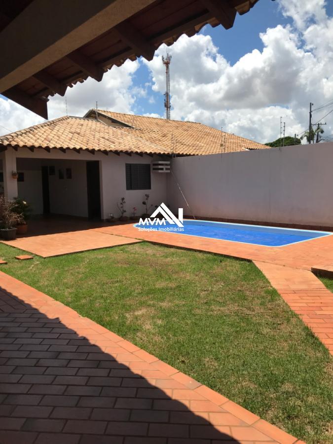 Casa à venda com 3 quartos, 127m² - Foto 1