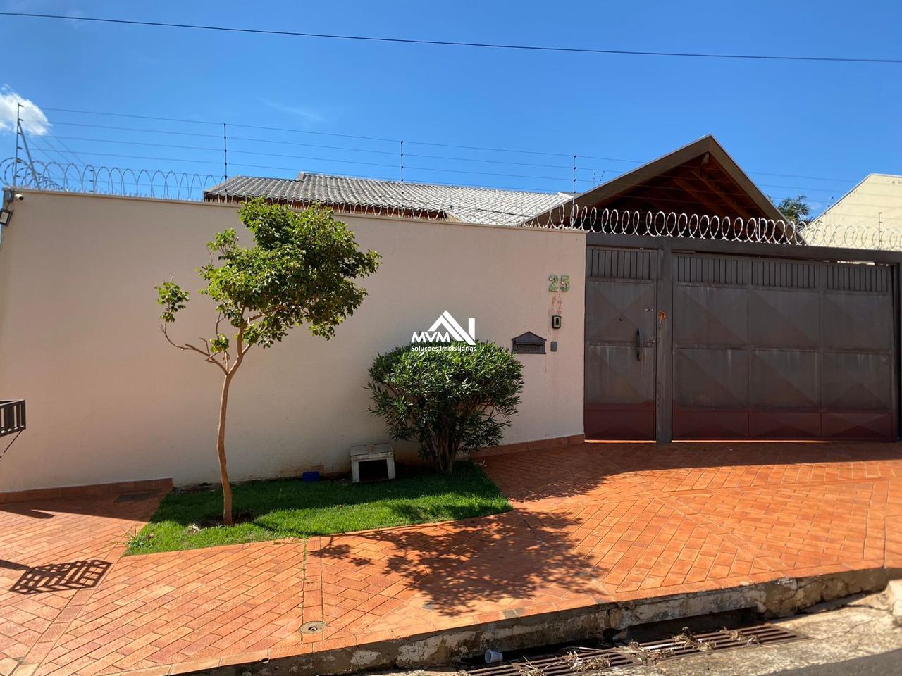 Casa à venda com 4 quartos, 274m² - Foto 1